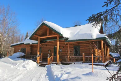 Etoile en bois rond à suspendre - Kanata